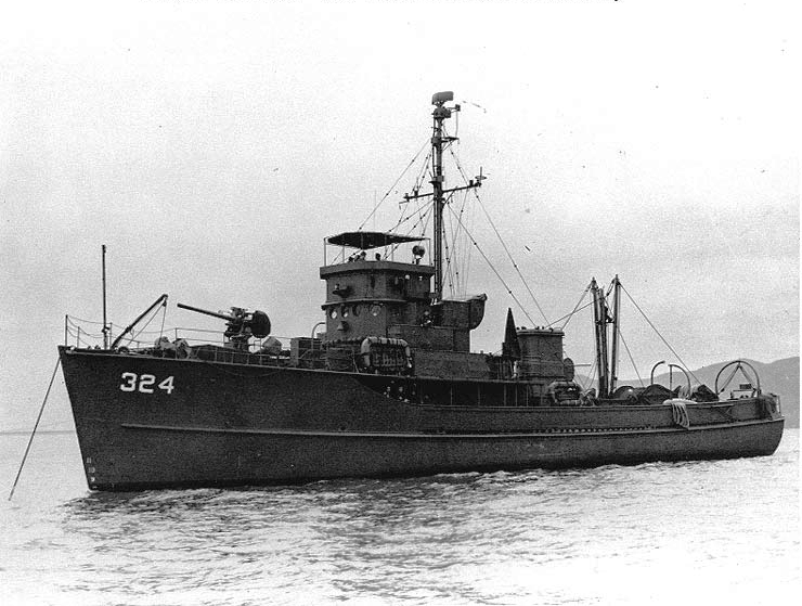 USS YMS-324 in San Francisco Bay, c. 1945–46 from the class of USS Magpie (AMS-26/YMS-400)