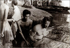 William Holden and Chandran Rutnam while shooting The Bridge on the River Kwai.Photo: Chandran Rutnam CC BY-SA 3.0