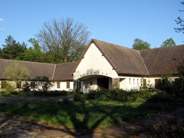 Joseph Goebbels’ weekend house at Bogensee Lake, in the village of Lanke. Photo: Olaf Tausch / CC BY 3.0