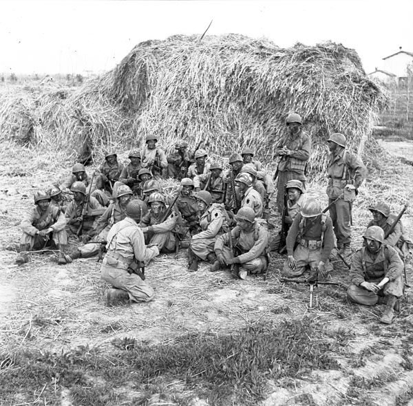 Personnel being briefed before setting out on a patrol at the Anzio beachhead.