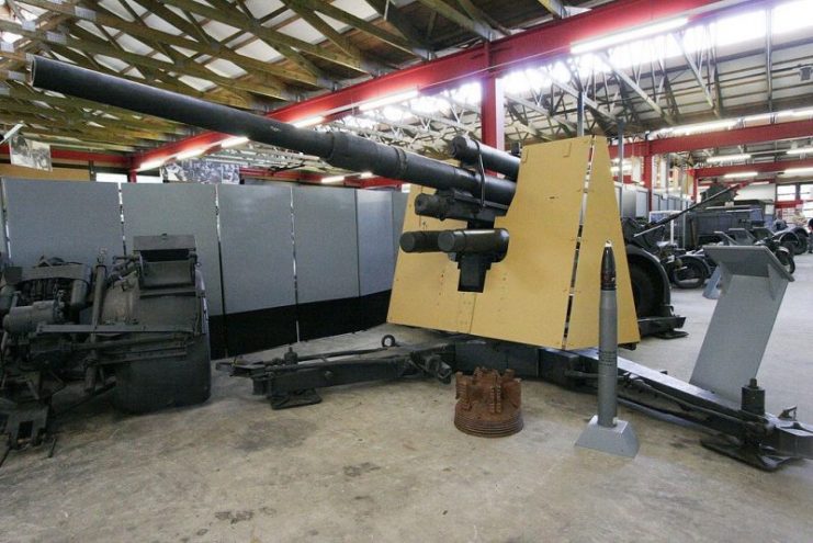 8,8 cm Flugabwehrkanone (FlaK) 37 L 56 on display at the Deutsches Panzermuseum Munster , Germany.Photo: baku13 CC BY-SA 3.0