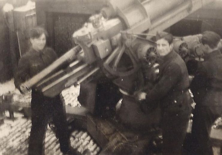 8,8cm-antiaircraft battery in Berlin with gunner and loader on the gun 1944