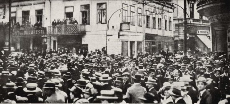 A demonstration in favour of Romania’s entry in WWI on the Entente side, Bucharest