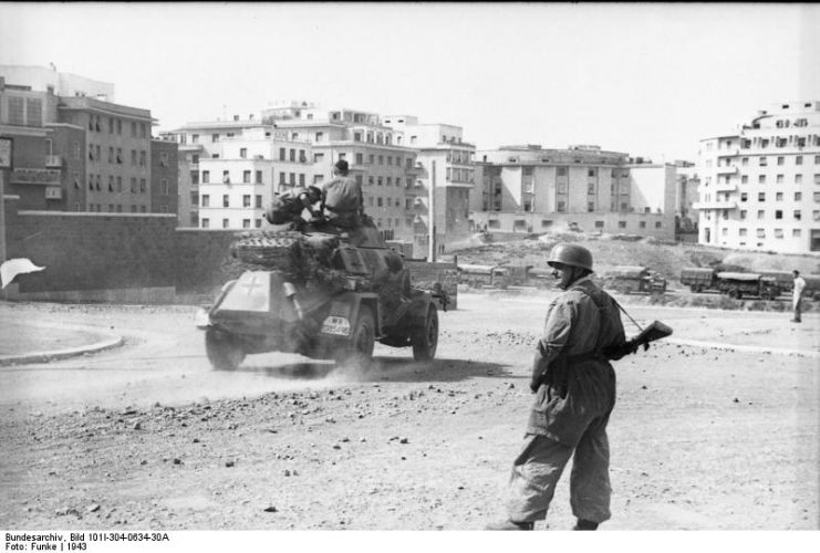 Italy, Spähpanzer 222 in the city.Photo: Bundesarchiv, Bild 101I-304-0634-30A Funke CC-BY-SA 3.0