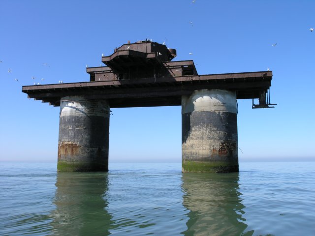 Knock John Naval Maunsell Fort. Photo: Hywel Williams / CC-BY-SA 2.0