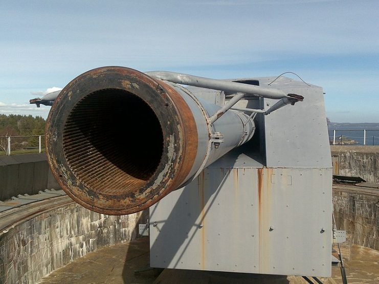 Krupp 38 cm gun at Batterie Vara Mövik Fort, Kristiansand (Norway). Photo: Bjoertvedt CC BY-SA 3.0