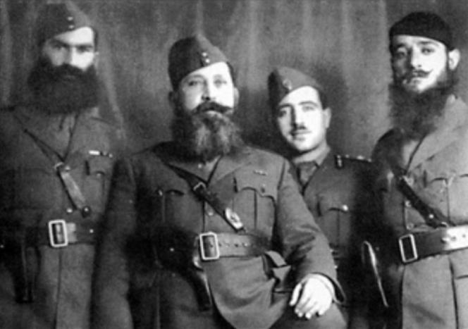 Napoleon Zervas, (second from left) leader of the military wing of the EDES resistance group, with fellow officers.Photo: Revizionist CC BY-SA 3.0