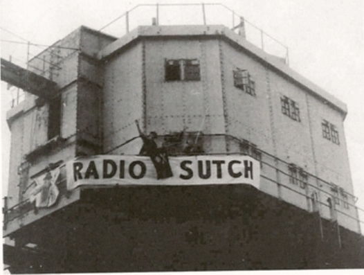 Pirate radio station Radio Sutch on the Shivering Sands guntower. Photo: Colin Dale / CC-BY-SA 3.0