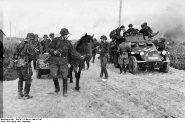 Russia, SS-Kavallerie-Divisison, Panzerspähwagen 222.Photo: Bundesarchiv, Bild 101III-Bueschel-022-05 Büschel CC-BY-SA 3.0