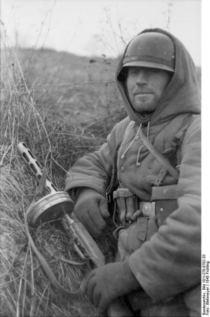 USSR, soldier with Soviet PPSh-41.Photo: Bundesarchiv, Bild 101I-276-0702-33 Wehmeyer CC-BY-SA 3.0