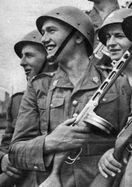 Soldiers of the Polish army, armed with PPSh-41 machine guns