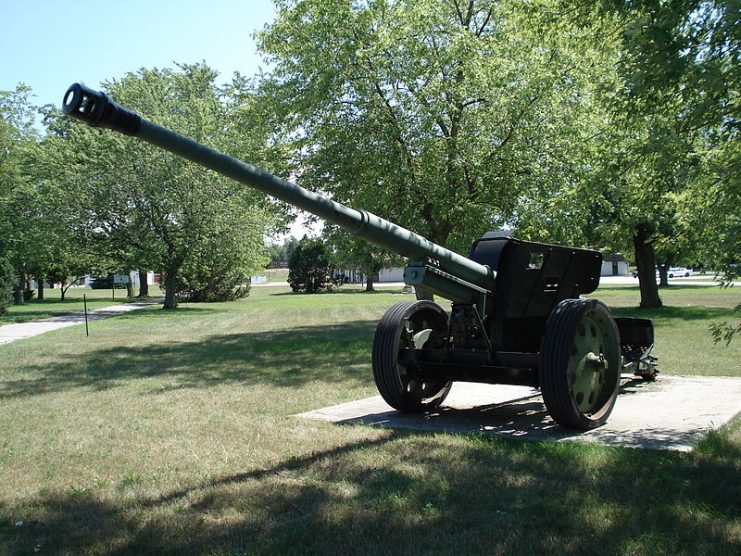 The PaK 43 41 used an intermediate split-trail mount with gun shield, instead of the cruciform mount.Photo: Balcer CC BY 2.5