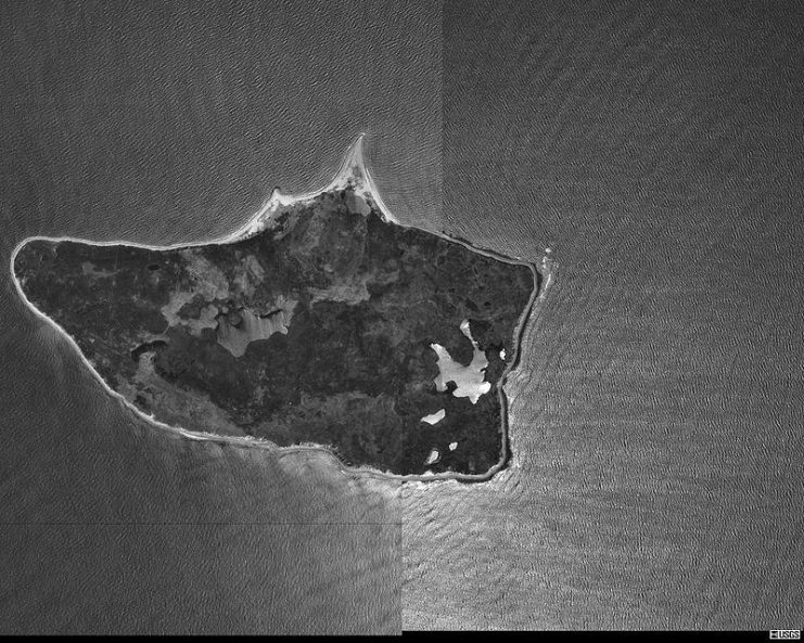1995 USGS Photograph of Nomans Land Island.