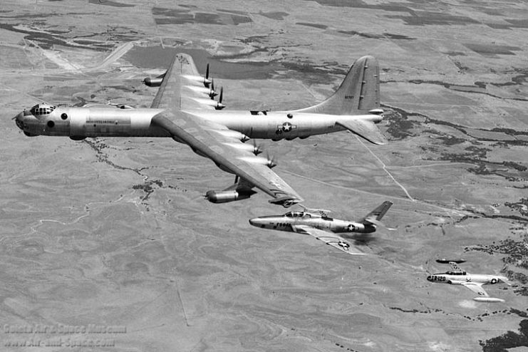 Nevertheless, the experiments were to be continued as Project Tom-Tom in 1955/56, this time using the much larger Convair B-36 Peacemaker as the mothership, with the RF-84 F Thunderflashes as slaves.