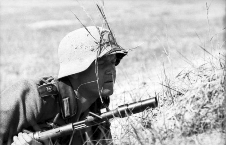 Private of the Panzer-Grenadier-Division Großdeutschland with Karabiner 98k and mounted Schießbecher. Photo by Bundesarchiv, Bild 101I-732-0123-15 / Pfeiffer / CC-BY-SA 3.0