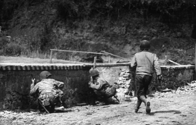 Cisterna, Italy 1944.American soldiers taking cover from German machine gun fire during the battle for Cisterna.Photo: Dovima-2010 CC BY-NC 2.0