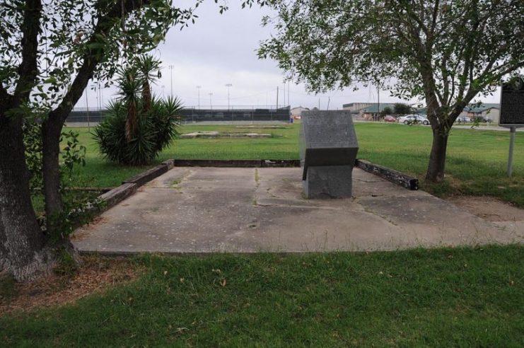 Crystal City Internment Camp Memorial.Photo JERRYE & ROY KLOTZ, M.D. CC BY-SA 4.0