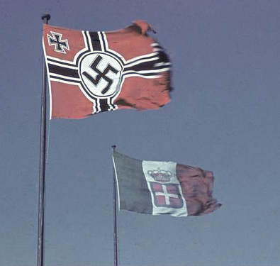 Italian and German flags _june_1943 Photo by Bundesarchiv, N 1603 Bild-282 / Horst Grund / CC-BY-SA 3.0