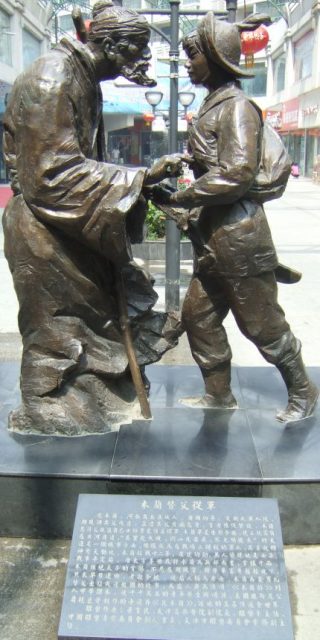 Statue of Mulan being welcomed home, in the city of Xinxiang, China. Photo by Kruuth CC BY-SA 3.0