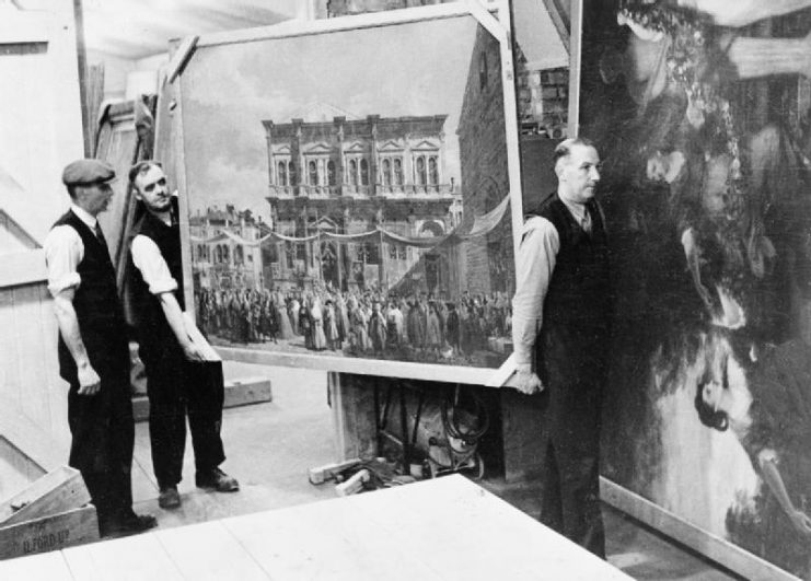 Paintings being evacuated from the National Gallery during the Second World War