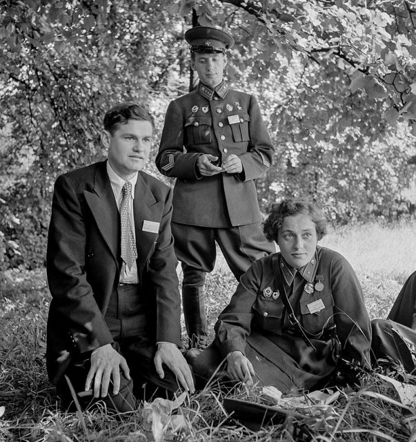 Washington, D.C. International youth assembly. Russian delegates. Lyudmila Pavlichenko, Soviet woman sniper, is on the right.