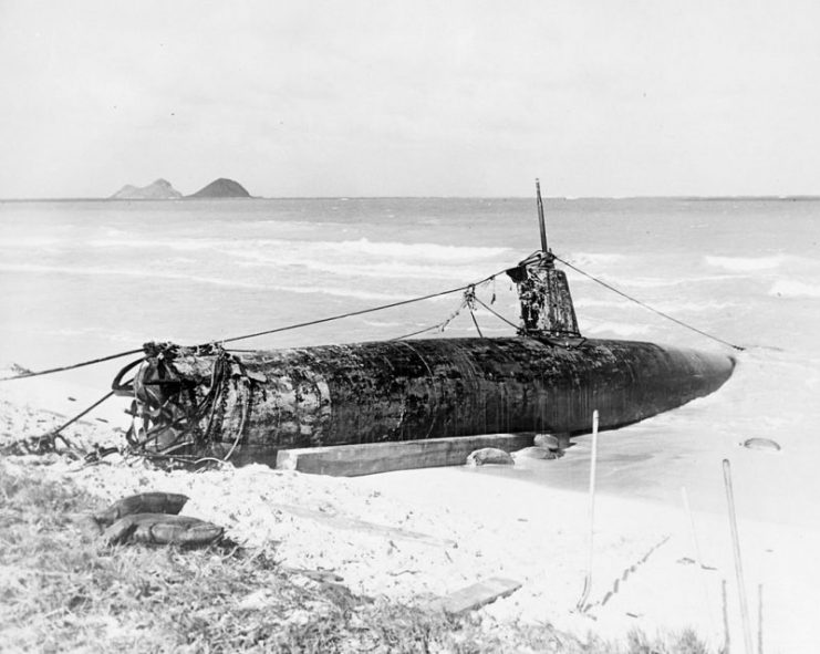 HA. 19 being hauled ashore at Waimānalo, 1941