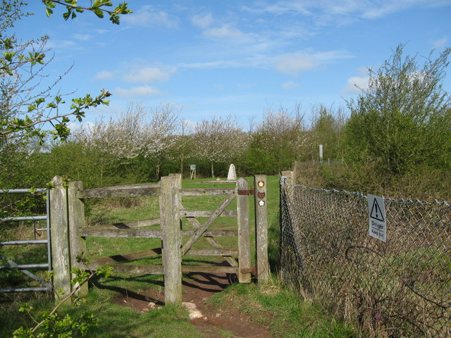 Fauld crater memorial area-Hanbury Photo by Martin Richard Phelan CC BY SA 2.0]