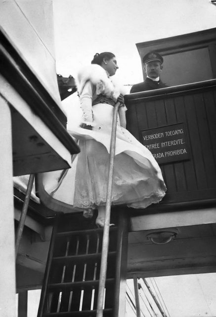 Mata Hari on board the Zeelandia (1916).