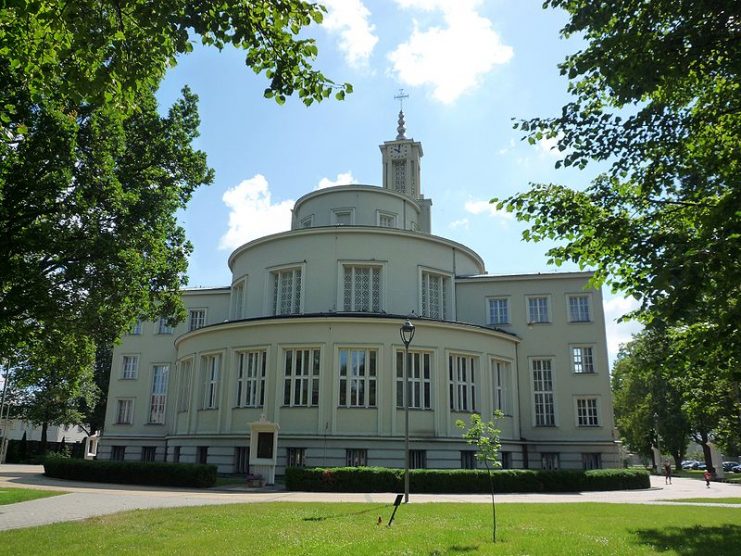 Basilica of St Mary Immaculate (Shrine of St Maximilian Kolbe) in Niepokalanów.Photo: Fczarnowski CC BY-SA 3.0