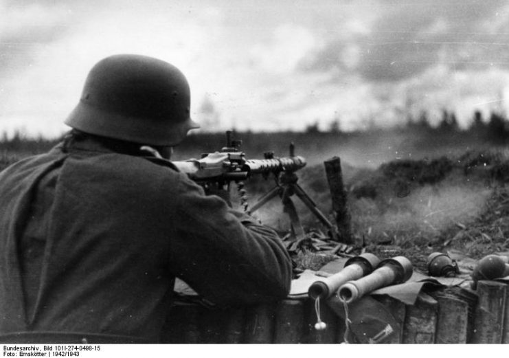 German soldier with MG 34 somewhere on the Eastern Front. Photo: Bundesarchiv, Bild 101I-274-0498-15 / Emskötter / CC-BY-SA 3.0