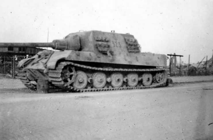 Jagdtiger number 323 of the 3/schwere Panzerjager Abteilung 653