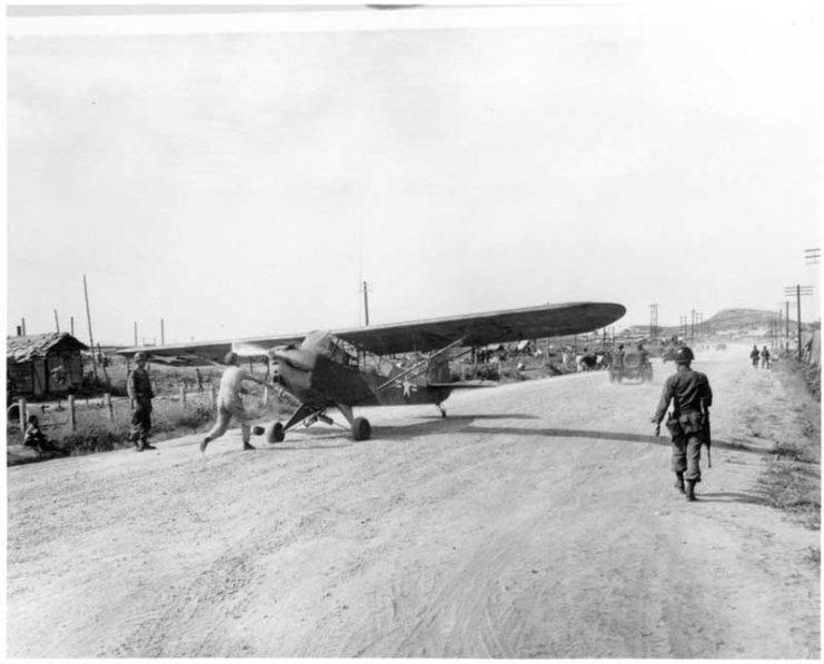 Piper L-4 starting from a road