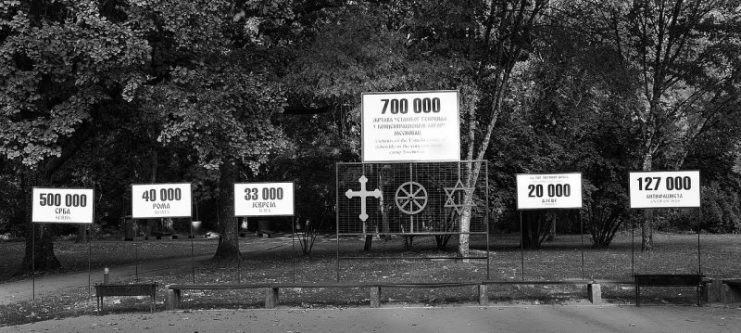 Memorial signs with claims of victim counts, situated on the Bosnian side of the Sava river at Gradina. Photo: Petar Milošević CC BY-SA 4.0