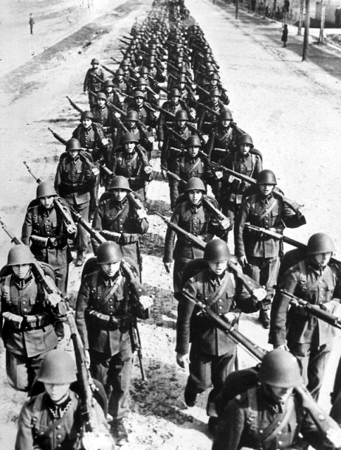 Polish infantry marching,1939.