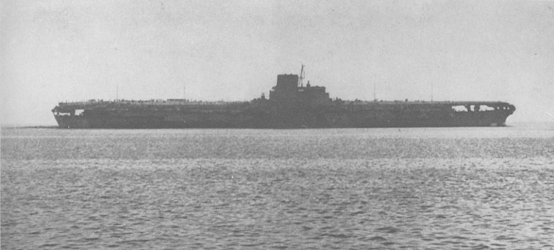 Shinano underway during sea trials in Tokyo Bay