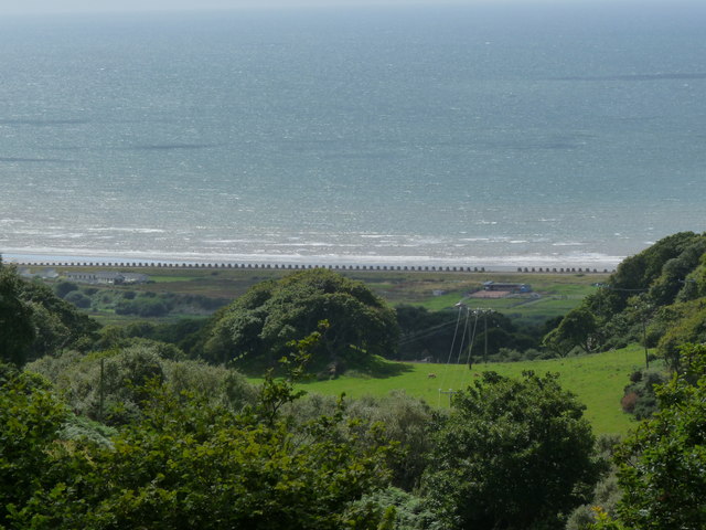 World War II dragon’s teeth at Fairbourne Beach, Wales, in 2009, designed to stop tanks landing. Photo: liz dawson CC BY-SA 2.0