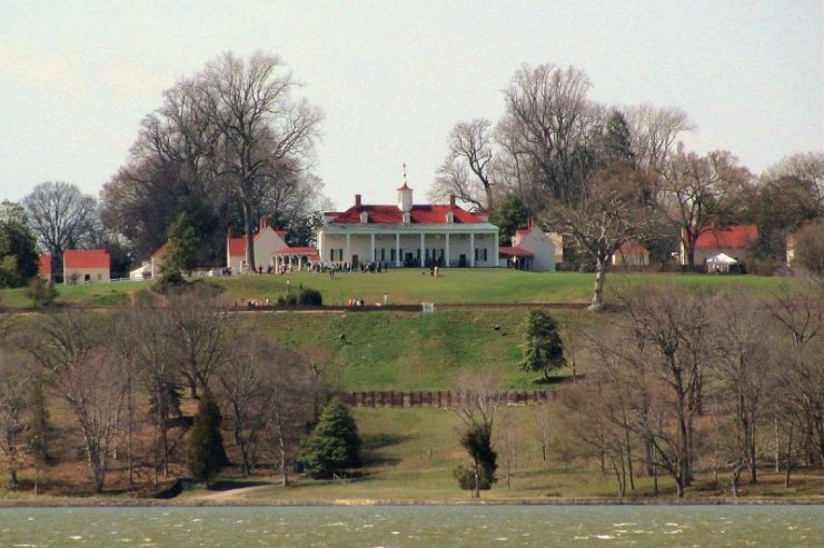 Mount Vernon seen from the Potomac River. Photo: baldeaglebluff / CC BY-SA 2.0