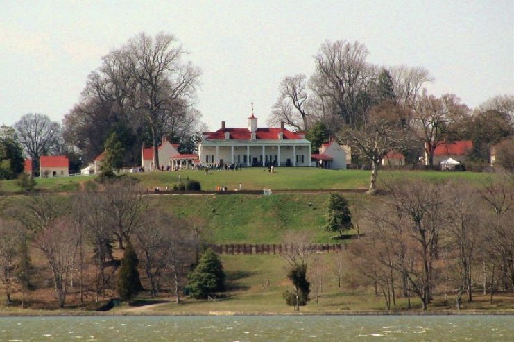 Mount Vernon seen from the Potomac River. Photo: baldeaglebluff / CC BY-SA 2.0