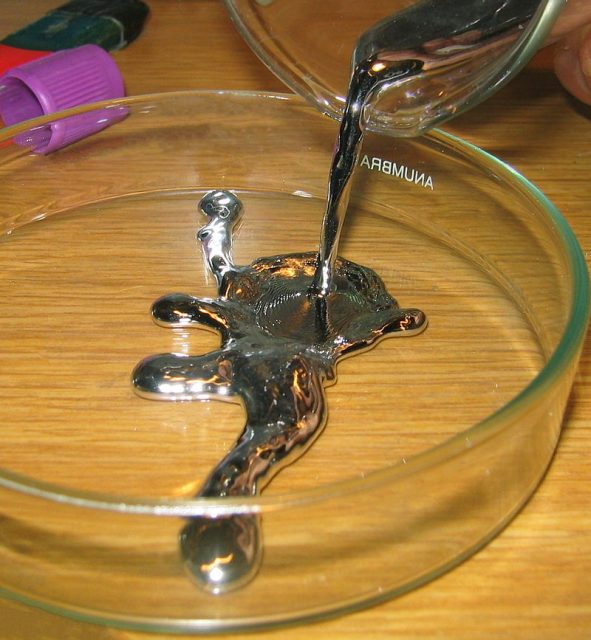 Element mercury (Hg), liquid form.Photo: Bionerd CC BY 3.0