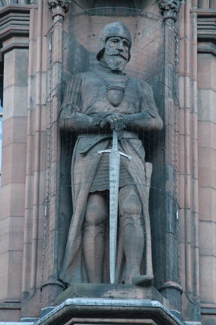 Statue of Sir James Douglas, Scottish National Portrait Gallery Photo by Stephencdickson – CC BY-SA 4.0