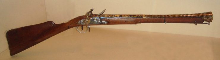 A flintlock blunderbuss, built for Tipu Sultan in Srirangapatna, 1793–94. Tipu Sultan used many Western craftsmen, and this gun reflects the most up-to-date technologies of the time.Photo: Uploadalt CC BY-SA 3.0
