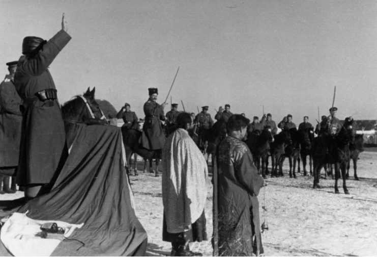 Russia, Cossacks in the Wehrmacht.Photo: Bundesarchiv, Bild 101I-235-0976-17A / Mentz / CC-BY-SA 3.0