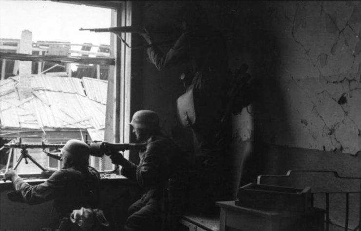 German soldiers during the battle of Stalingrad. Bundesarchiv â CC-BY SA 3,0