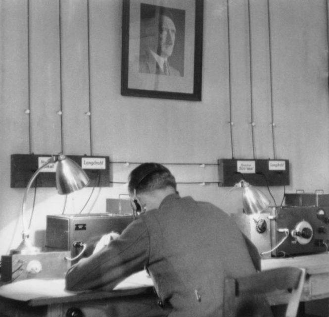 Secret radio service of the OKW Amt Ausland/Abwehr (Foreign Affairs/Defence Office). Photo: Bundesarchiv, Bild 146-2005-0157 / CC-BY-SA 3.0 de