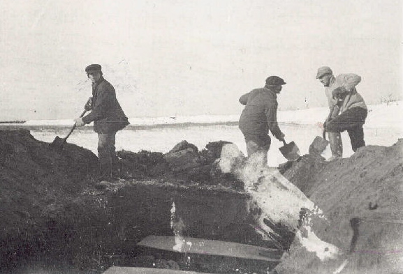 Burying flu victims, North River, Newfoundland and Labrador (1918)