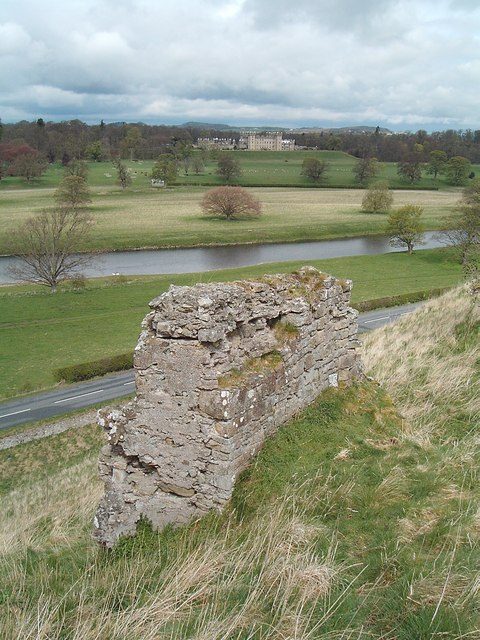 Ruins of Roxburgh Castle, with Floors Castle in the background Photo by Steve Kent CC BY-SA 2.0