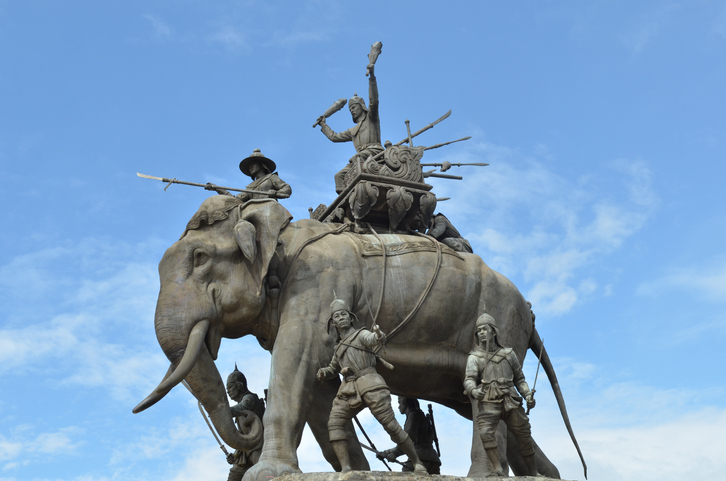 War elephant statue 