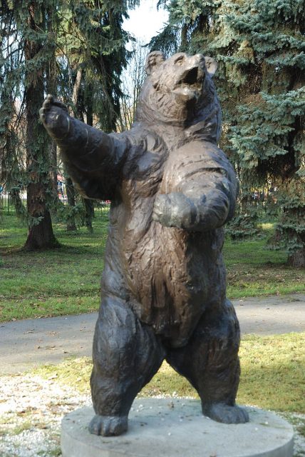 Monument to Wojtek in Jordan Park, KrakówPhoto by Skabiczewski CC BY-SA 4.0