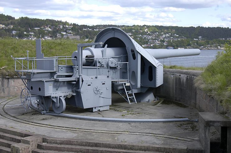 One of the three 28 cm main battery guns at Oscarsborg.