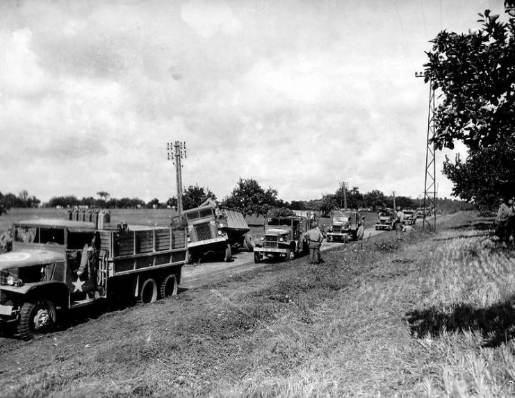Red Ball Express – Convoy with accidental truck – 1944